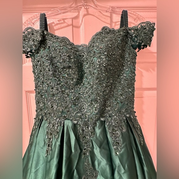 Emerald green prom dress - Picture 3 of 4